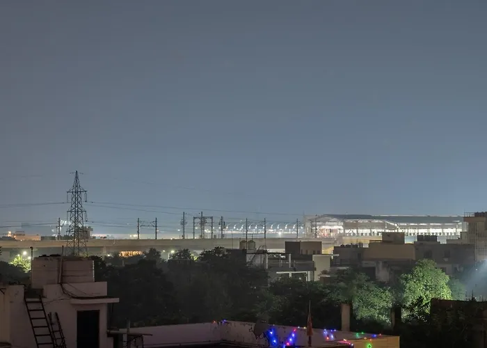 Lime Tree Hotel & One Bed Room Serviced Apartment - Noida Sector 50 Metro With Party Venue