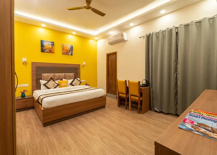 Lime Tree Hotel & One Bed Room Serviced Apartment - Noida Sector 50 Metro With Party Venue