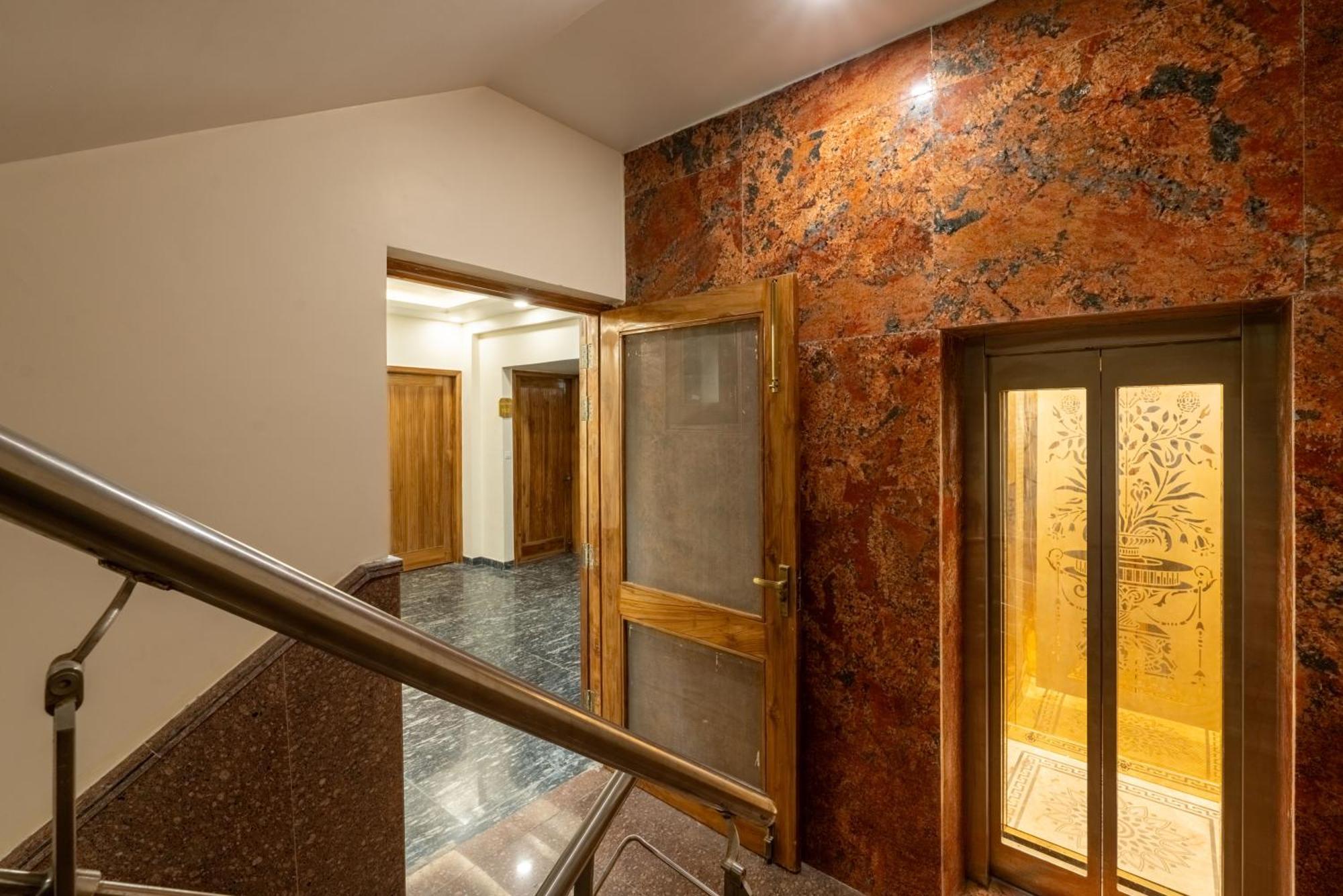 Lime Tree & One Bed Serviced - Sector 50 Metro With Party Venue Apartment Noida