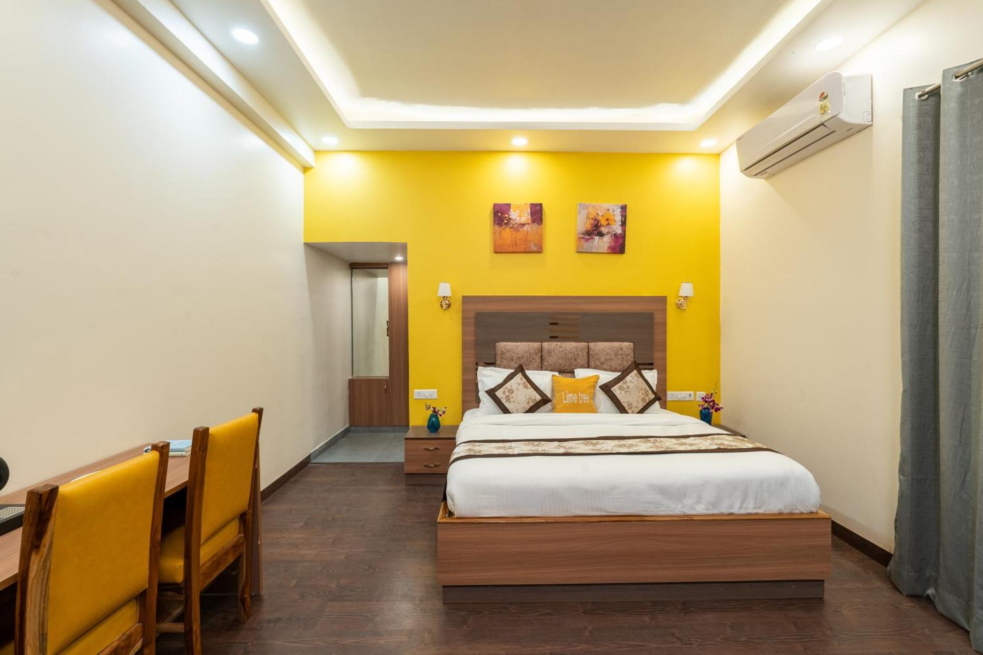 Lime Tree & One Bed Serviced - Sector 50 Metro With Party Venue * Noida