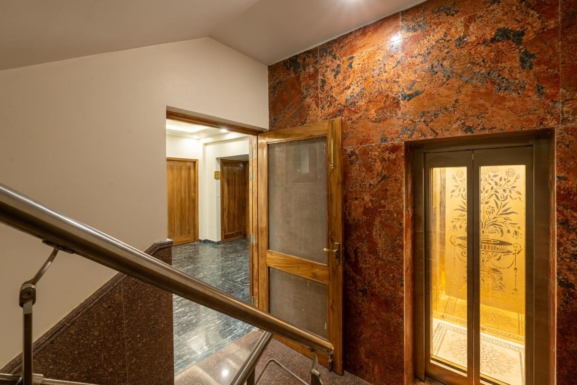 Lime Tree & One Bed Serviced - Sector 50 Metro With Party Venue Noida