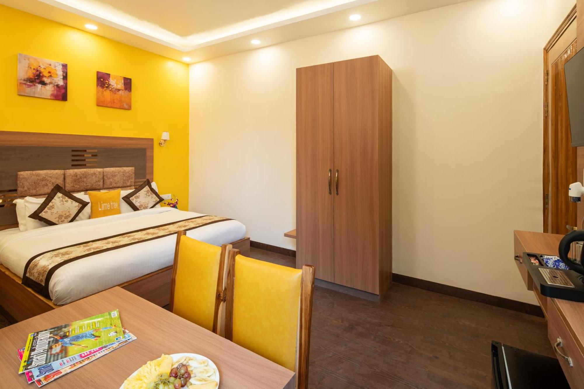 Lime Tree & One Bed Serviced - Sector 50 Metro With Party Venue Apartment *