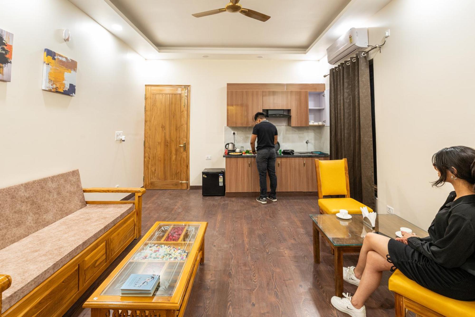 Apartment Lime Tree & One Bed Serviced - Sector 50 Metro With Party Venue Noida