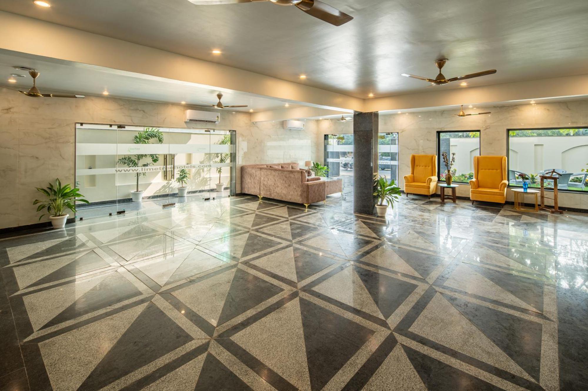 Lime Tree & One Bed Serviced - Sector 50 Metro With Party Venue *