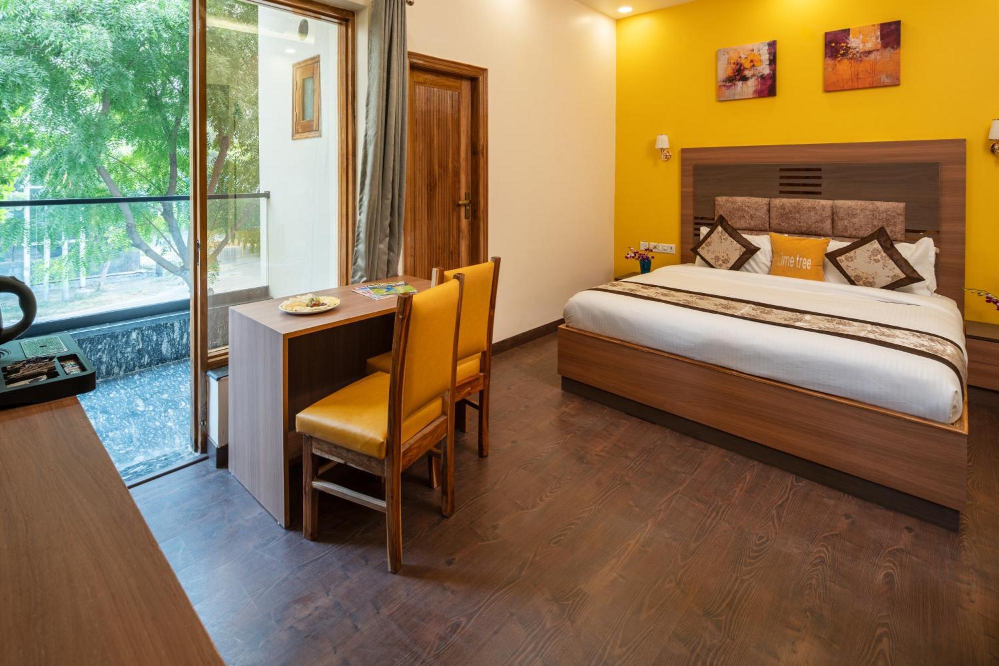 Lime Tree & One Bed Serviced - Sector 50 Metro With Party Venue