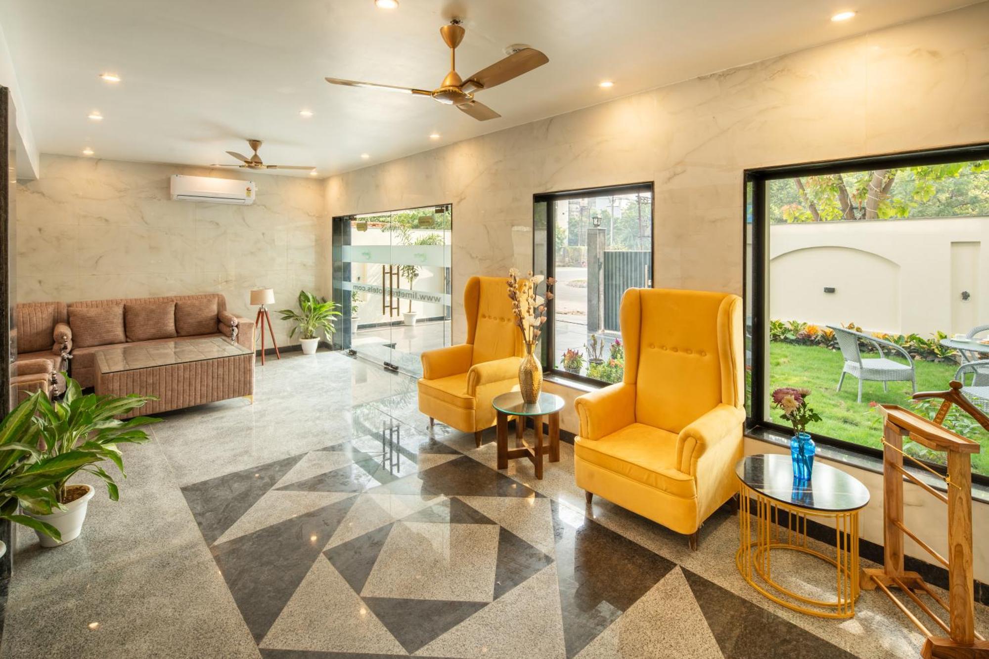 Lime Tree & One Bed Serviced - Sector 50 Metro With Party Venue Apartment